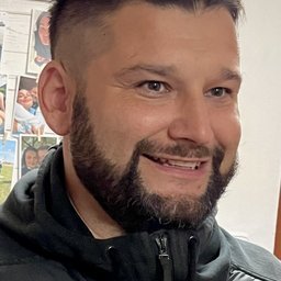 Jakub Holuša